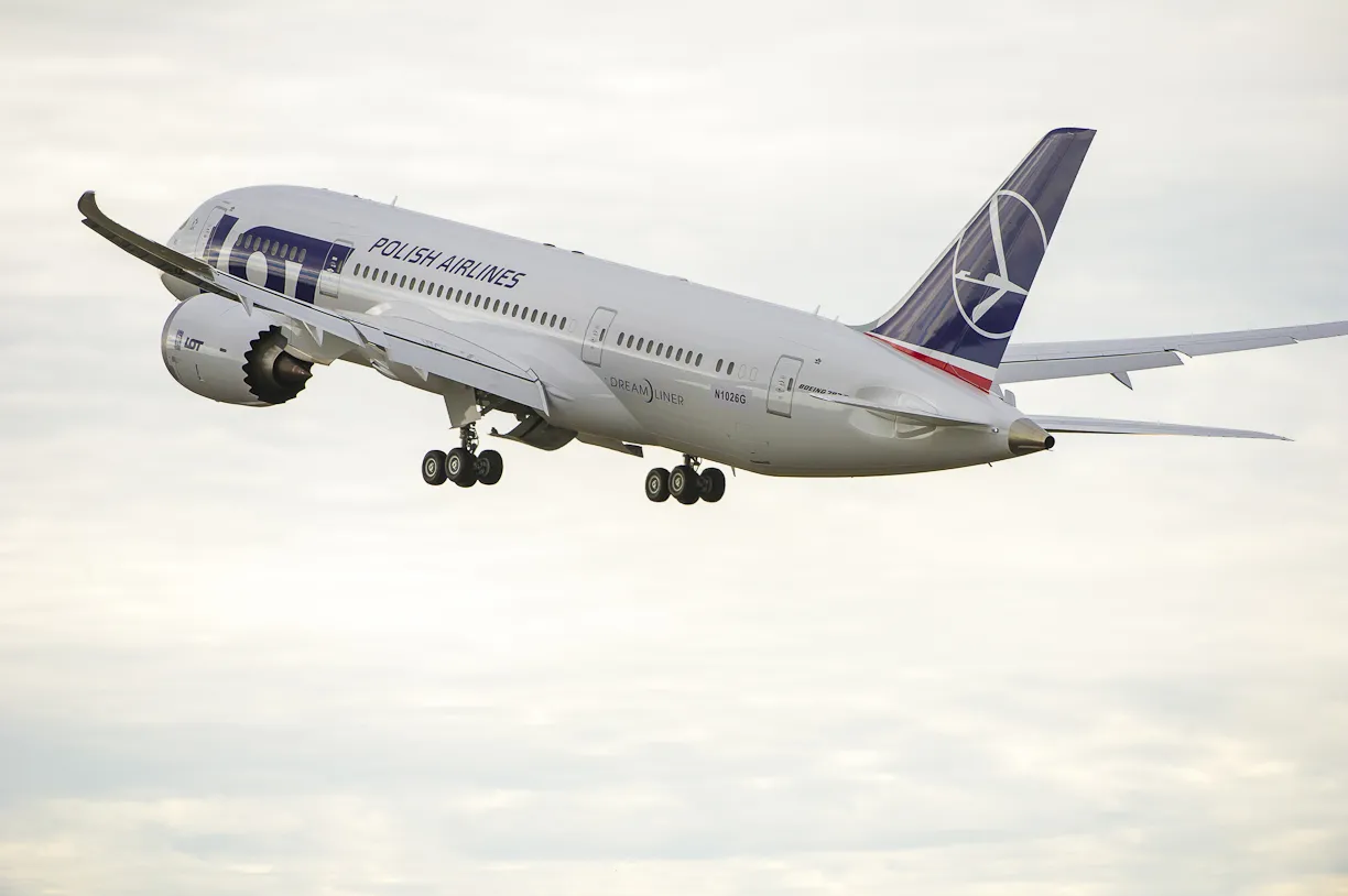 LOT będzie kontynuować działalność. Na razie