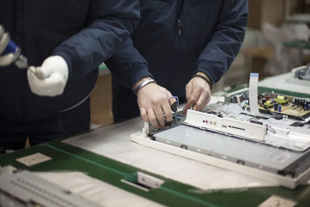 Puszka coli i 10 zł w nagrodę, brak urlopu za karę. Tak koreański koncern motywuje pracowników polskiej fabryki