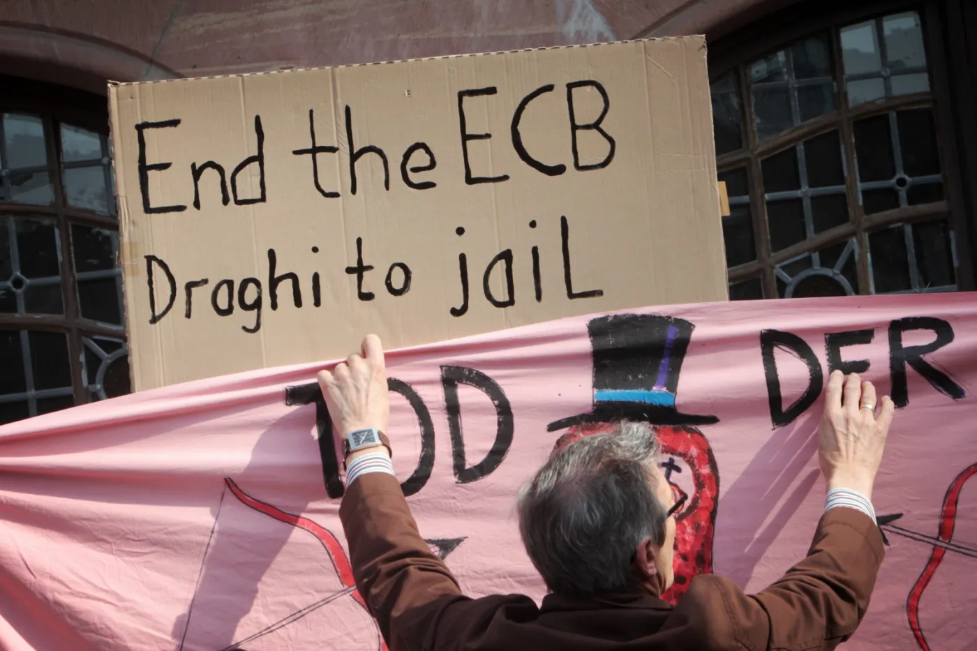 2118269-protesty-pod-siedziba-ebc-we-frankfurcie.jpg