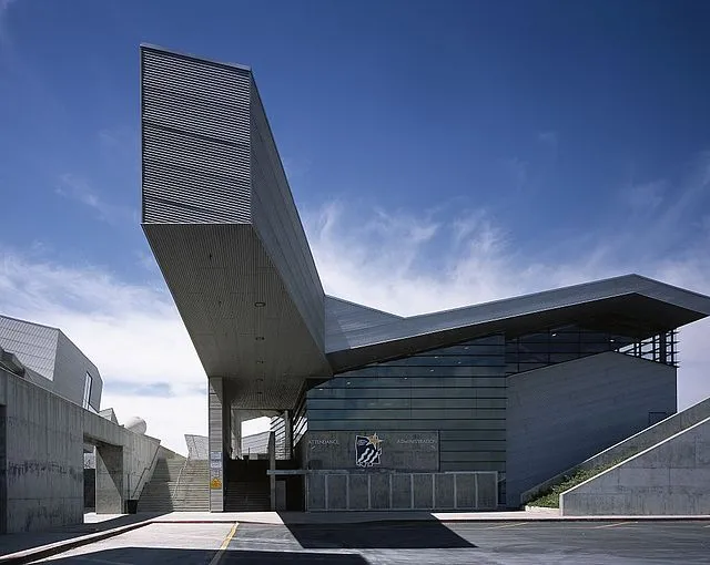 2132334-diamond-ranch-high-school-zaprojektowany.jpg