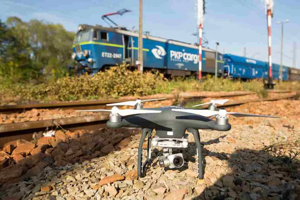 2294259-mniejszy-z-dronow-pkp-cargo-wyposazony.jpg