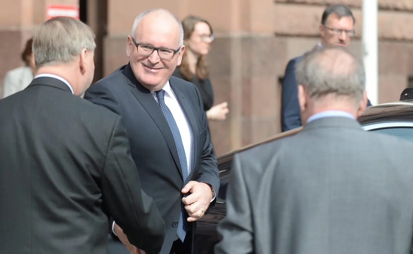 Timmermans o Polsce: "Nie" dla dwóch systemów prawnych w państwie UE. Sprawa jest pilna