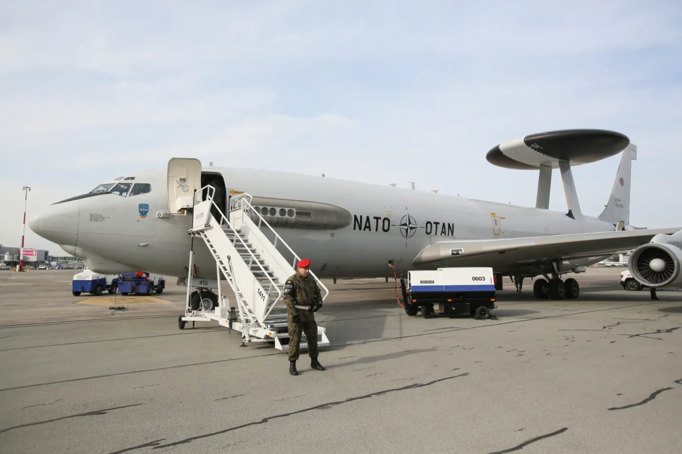 Supersamolot, który strzeże bezpieczeństwa Polski. Tak wygląda AWACS od środka