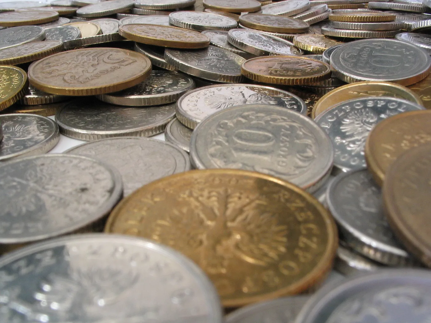 Udany przetarg na obligacje pomógł złotemu