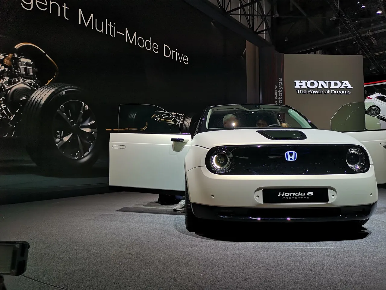 Oto najciekawsze modele z targów motoryzacyjnych w Genewie [GALERIA]