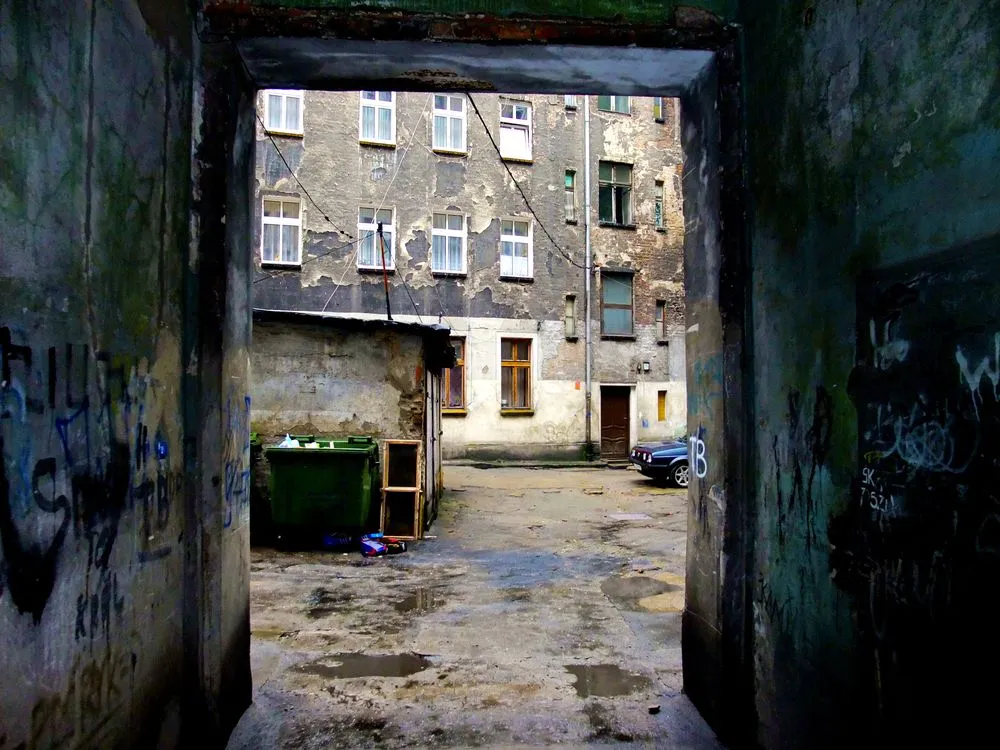 "To przecież nie jest pana mieszkanie". Policja przymyka oko na dzikie eksmisje