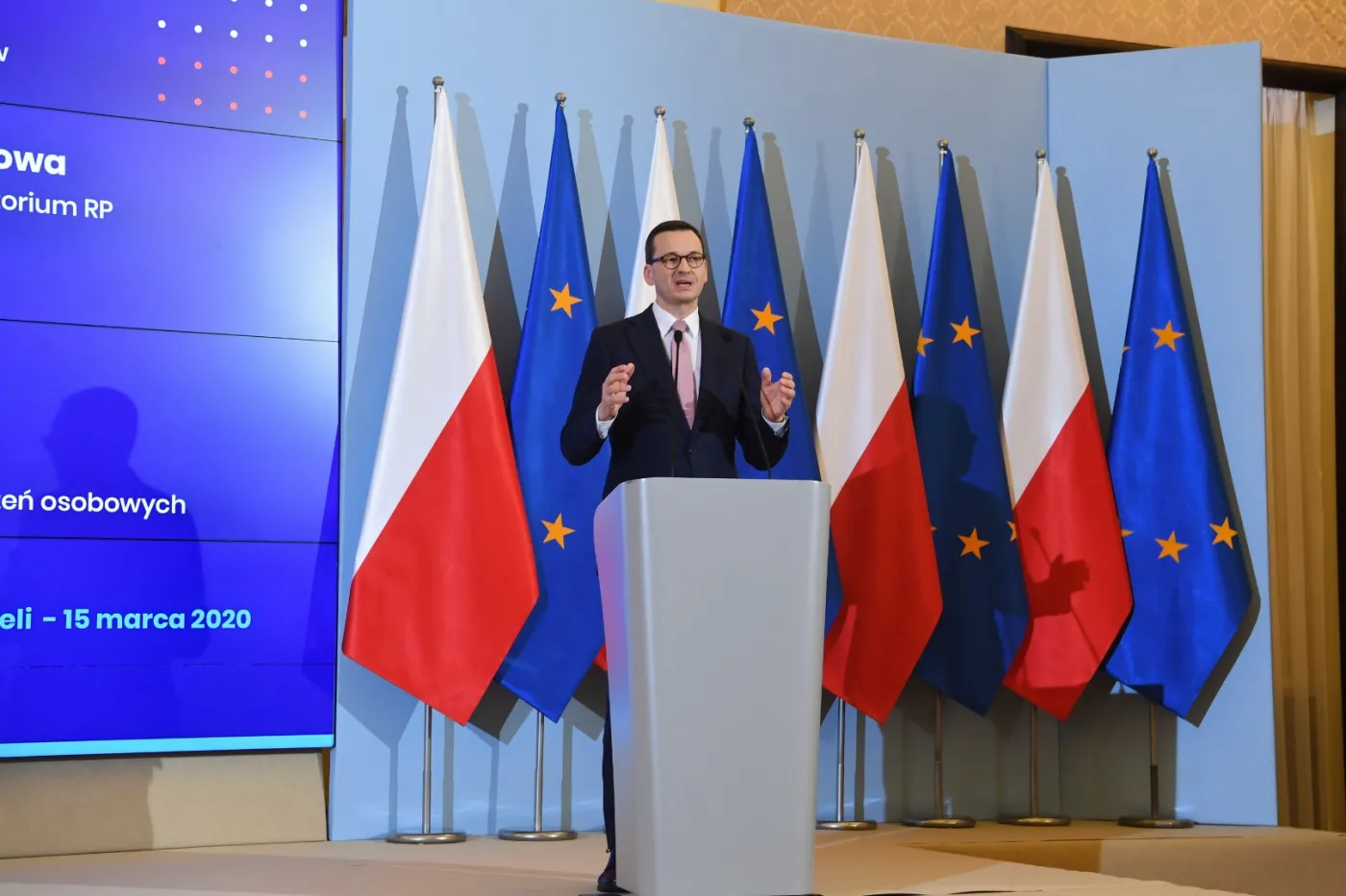 Morawiecki: Polska pomoże swoim obywatelom w powrocie do kraju