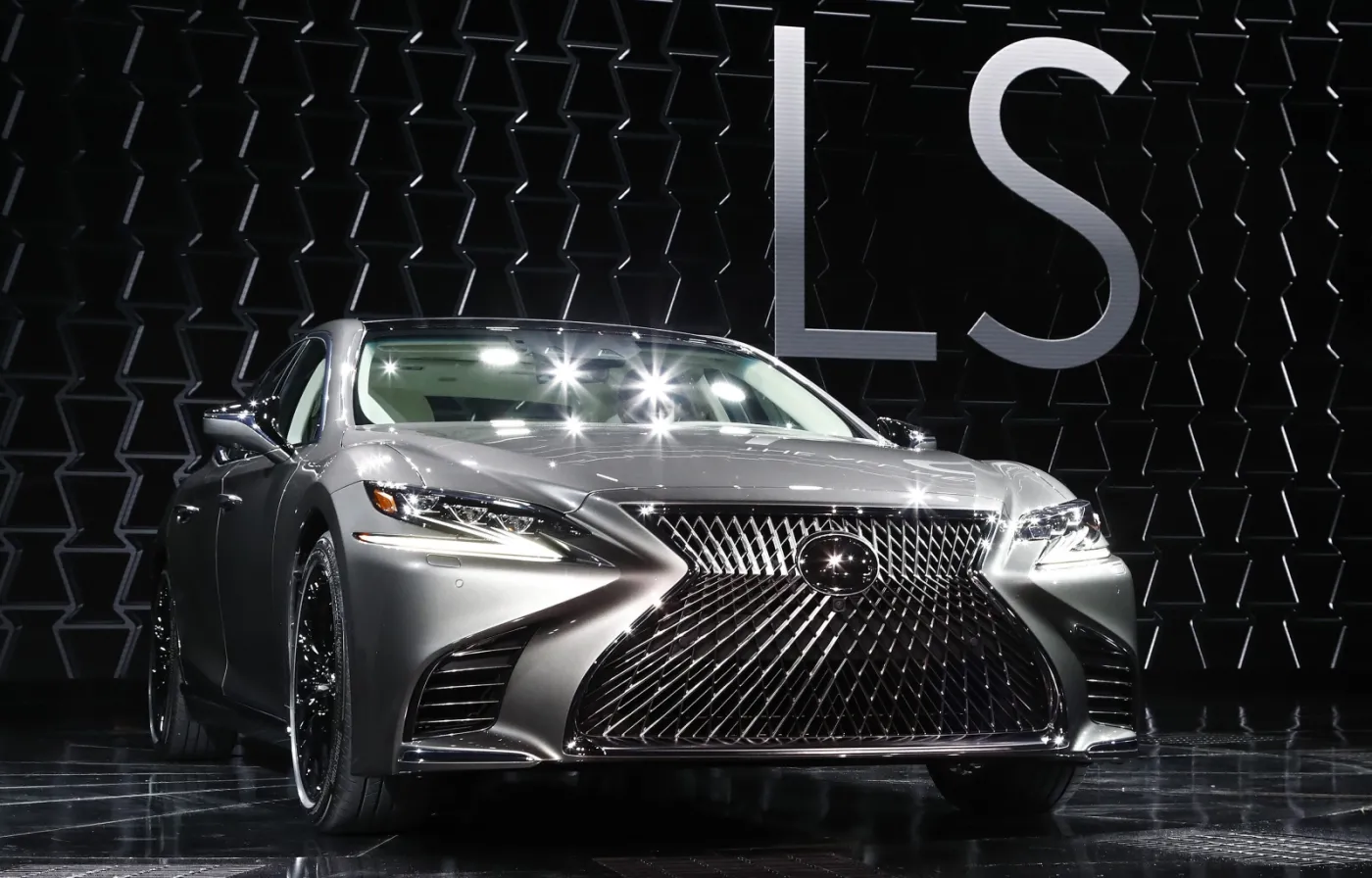 2780165-lexus-ls.jpg