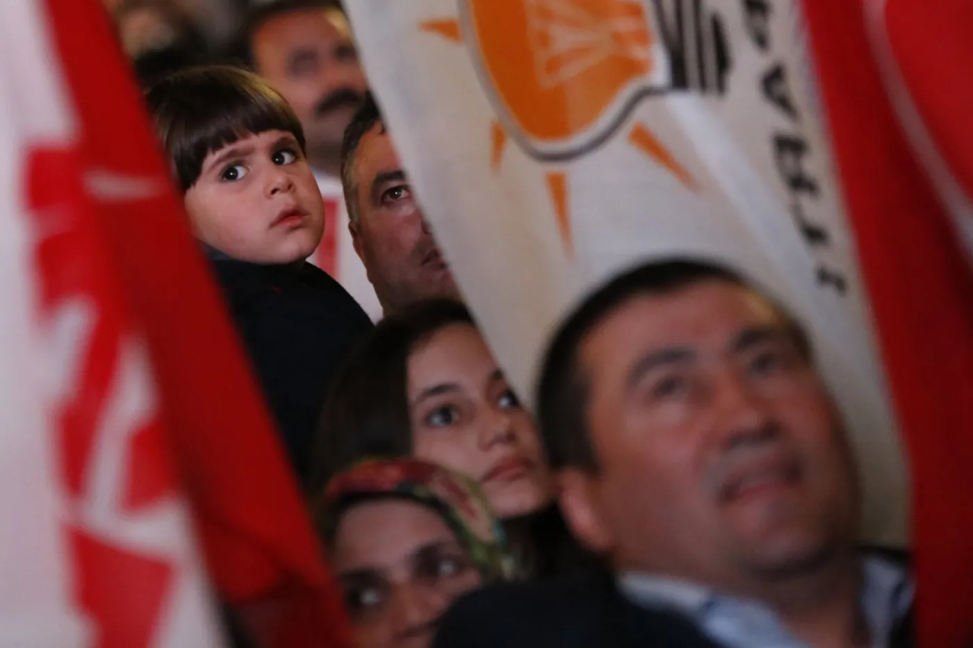 Główne frakcje w PE apelują o zawieszenie rozmów akcesyjnych z Turcją po referendum