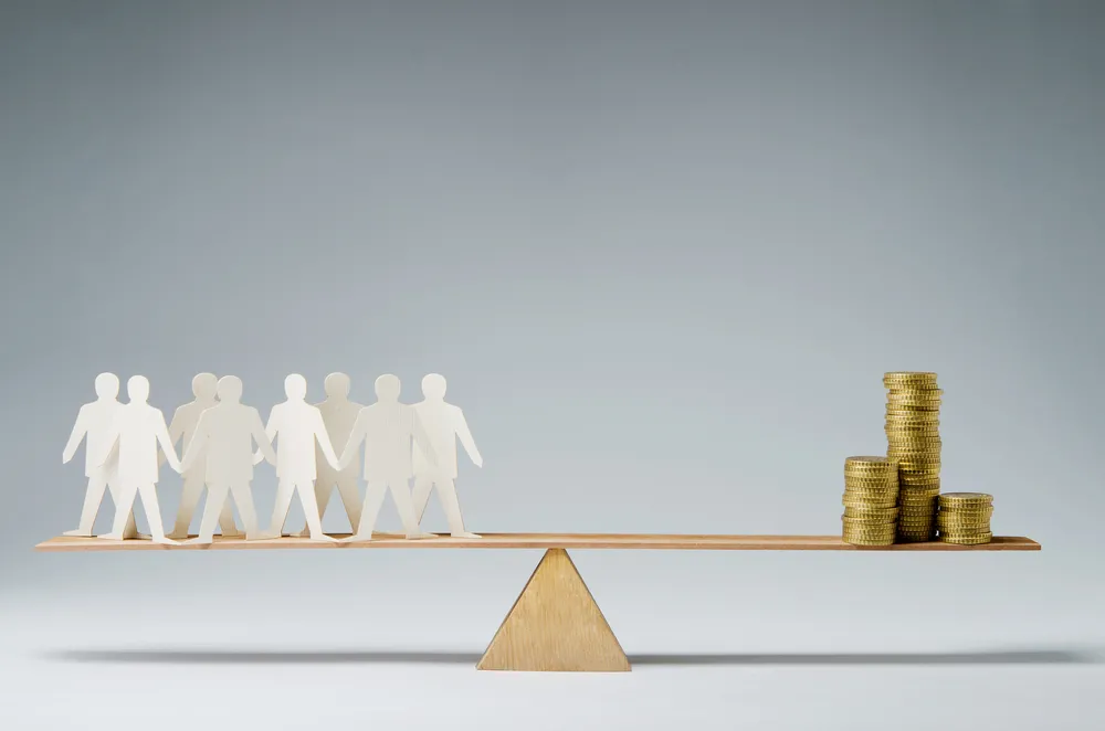 Szumlewicz: Opóźniasz pensję? Zapłać odsetki [FELIETON]