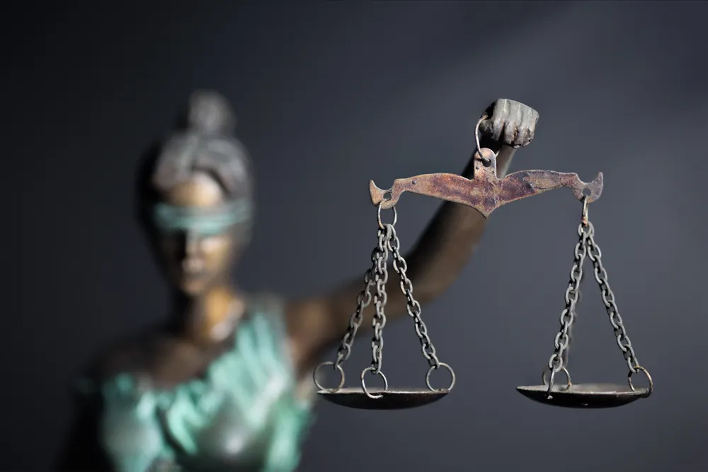 Czy sędzia-złodziej powinien być wyrzucony z zawodu? [OPINIA]