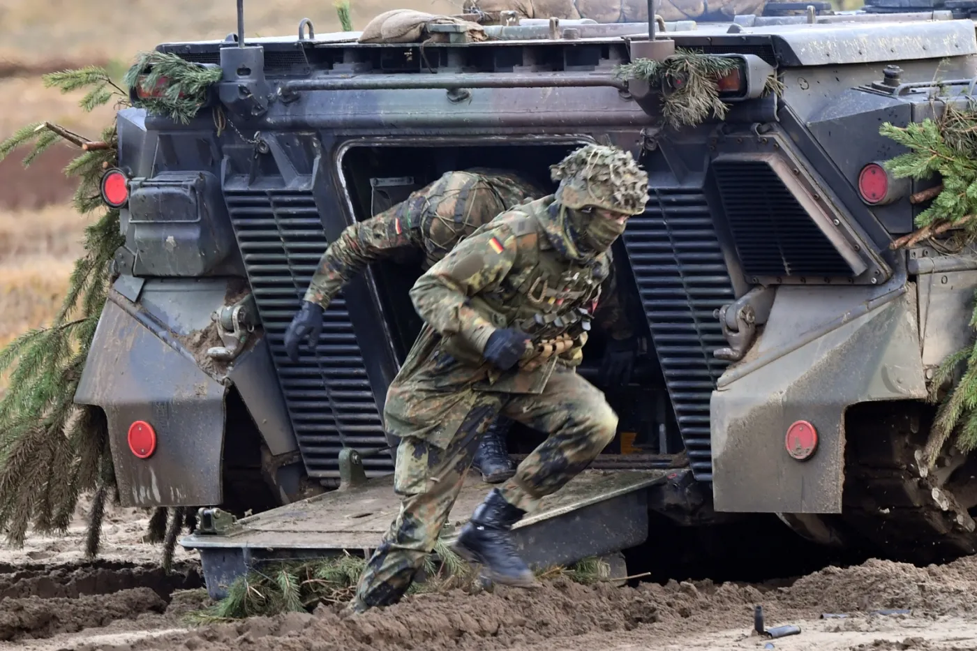 Polscy i niemieccy żołnierze na wspólnym strzelaniu bojowym w Jagerbruck [ZDJĘCIA]