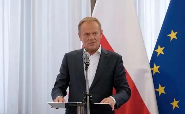 Tusk: Za taką cenę benzyny Kaczyński nie najeździ się po Polsce