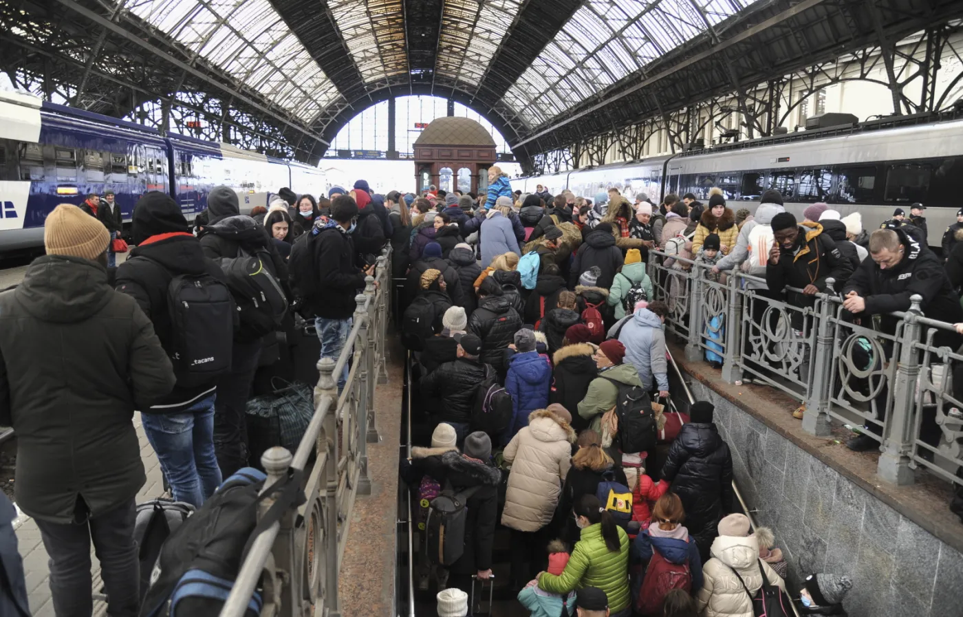Wąsik: W poniedziałek do Polski wjechało ponad 100 tys. osób z Ukrainy