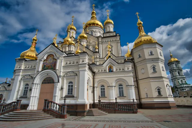 Podczas wojny zagrożone są też polsko-ukraińskie zabytki i miejsca pamięci. Oto najważniejsze z nich