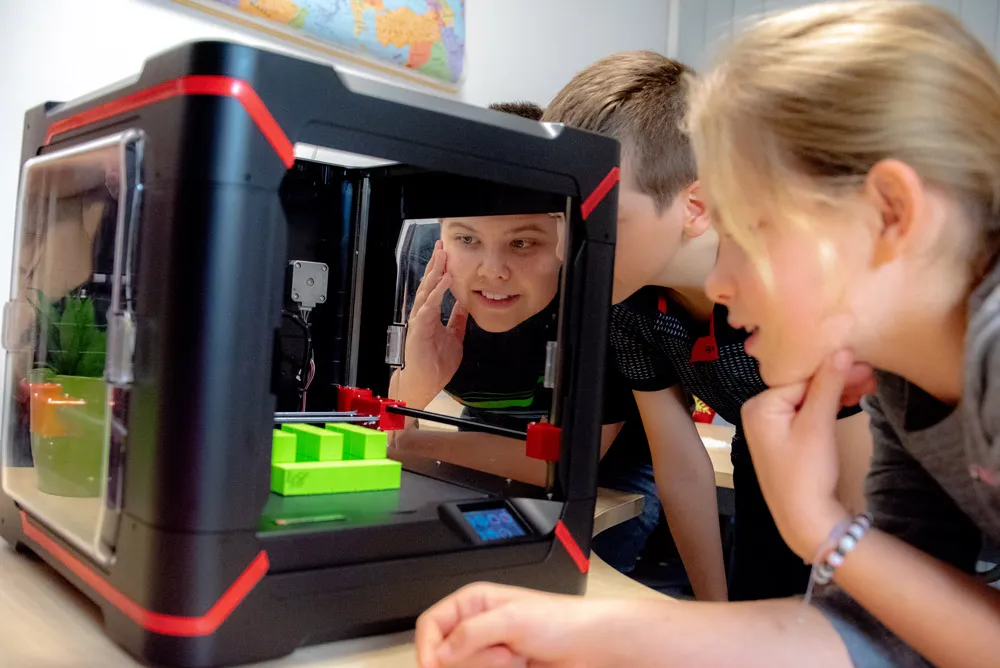 Technik druku 3D – zawód przyszłości czy hobby inżynierów? Jak technologia zmienia kompetencje i angażuje uczniów?