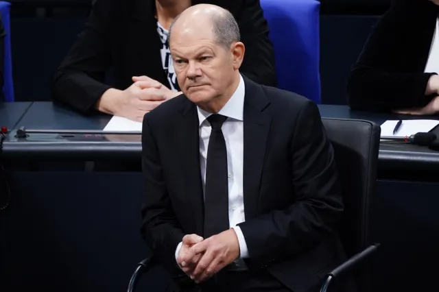 Scholz przestrzegł przed „licytowaniem się” na broń dla Ukrainy
