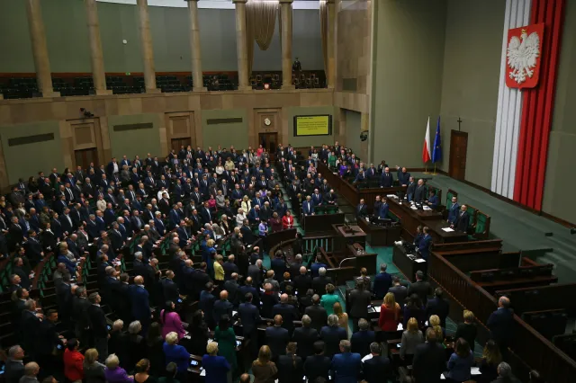 Sejm uchwalił nowelizację Kodeksu pracy. Zmiany m.in. w urlopach rodzicielskich
