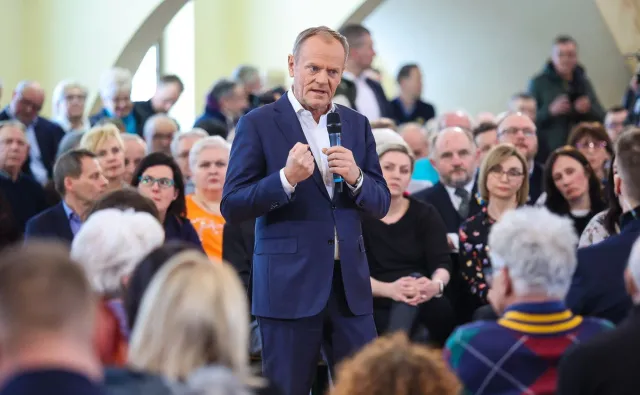 Tusk: Nikt nie powinien robić z Jana Pawła II figury politycznej