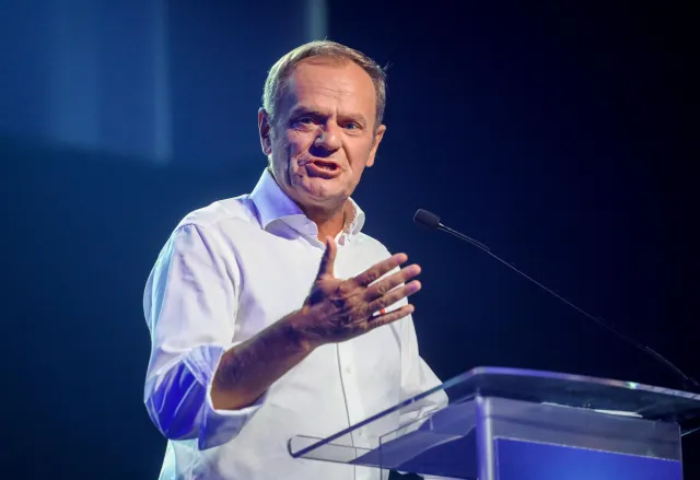 Tusk komentuje pytanie referendalne. Pisze o "płocie Błaszczaka"