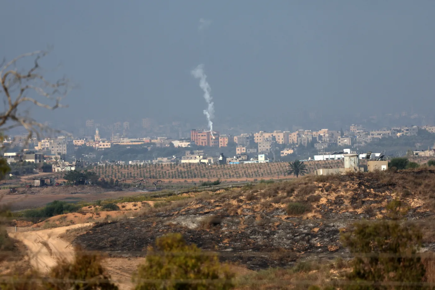Armia izraelska naciera na kilku kierunkach, zaciskając pierścień oblężenia wokół miasta Gaza