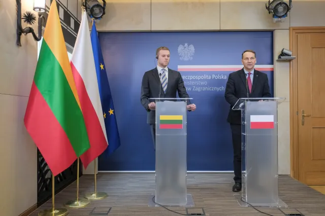 Sikorski o priorytetach polityki zagranicznej Polski i Litwy: Pomoc walczącej Ukrainie