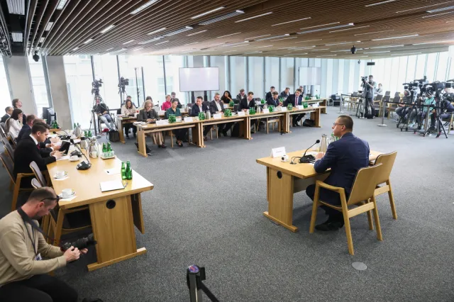 Afera wizowa. Byli szefowie Agencji Wywiadu przed komisją śledczą