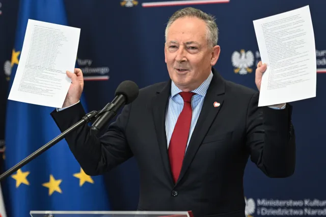 Sienkiewicz: Śmigulski służbową kartą płacił w klubie nocnym w Los Angeles