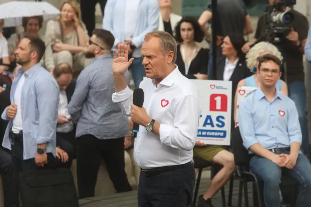 Tusk: Jestem osobą wierzącą, ale nie będzie finansowania imperium ojca Rydzyka