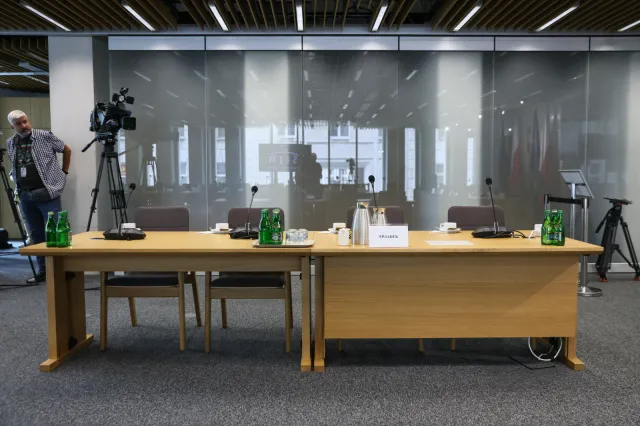 Kaczyński nie stawił się na przesłuchanie. Szczerba: Nieobecność nieuzasadniona, będzie kara pieniężna