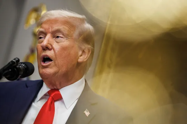 "Najgłupsza wojna handlowa w historii". Decyzja Trumpa uderzy w handel z Meksykiem, Kanadą i Chinami