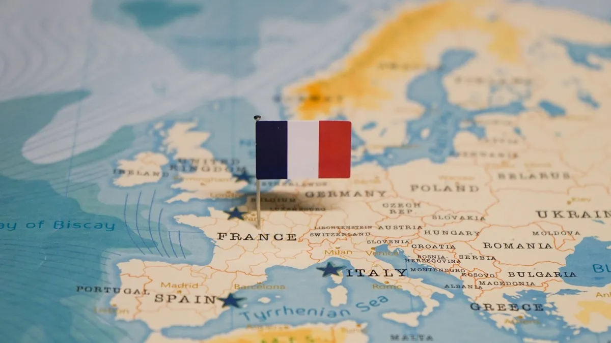 Macron i Tusk przy jednym stole. Stawką atom, wojsko i miliardy euro
