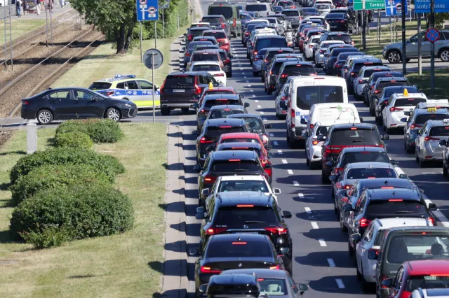 Pożar w warszawskim metrze. Pierwsza linia szybko nie ruszy, a M2 kursuje rzadziej