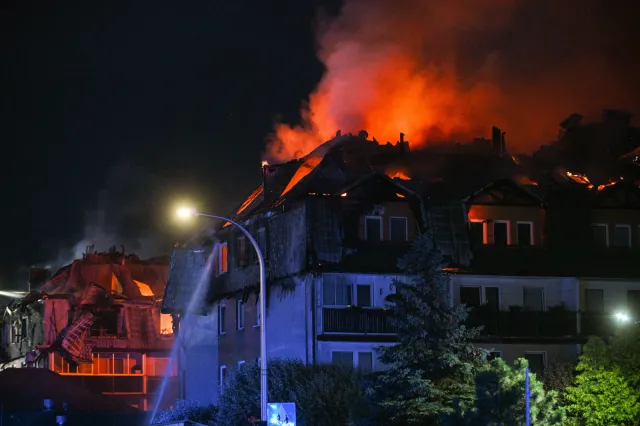 Wojewoda przekazał już pieniądze na pomoc dla ofiar pożaru w Ząbkach. Każdy z pogorzelców otrzma 8 tys. zł, trzeba tylko złożyć wniosek