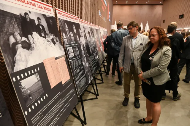 Zbrodnia wołyńska. Bosak: Wierzymy w pojednanie, ale oczekujemy zgody na ekshumacje i zaprzestania kultu zbrodniarzy