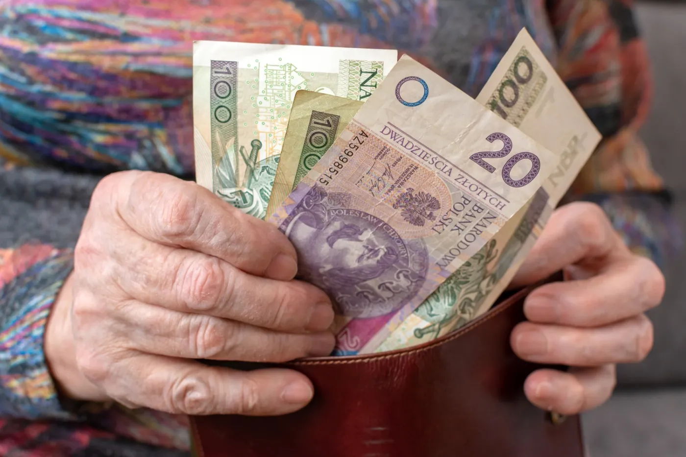Emerycie, te darmowe usługi i dopłaty przepadną w 2026 roku. Sprawdź ostateczne terminy [LISTA]