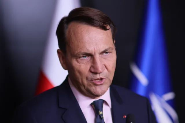 Polska składa notę protestacyjną Rosji. Sikorski: Nalot dronów bezprecedensowym atakiem na Polskę, NATO i UE