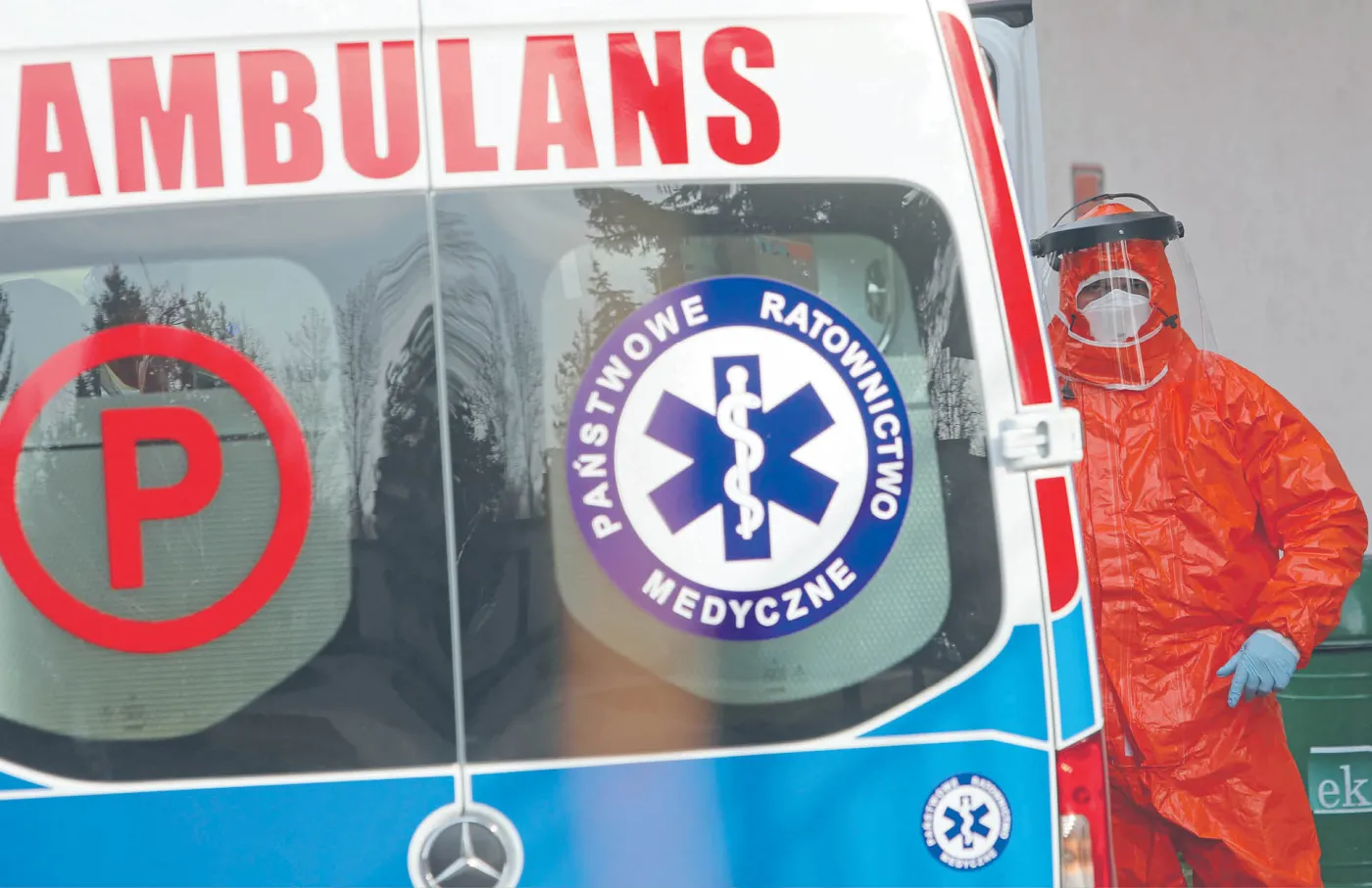 Ratownicy pozostawieni na pastwę losu i epidemii