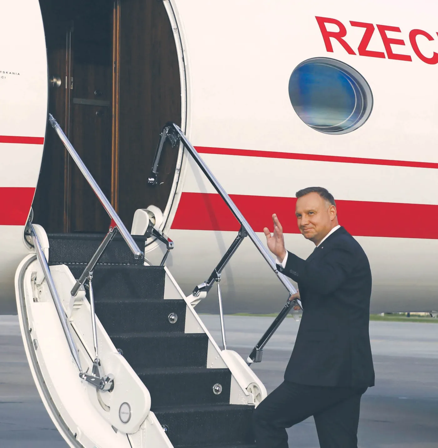 Władza lubi latać