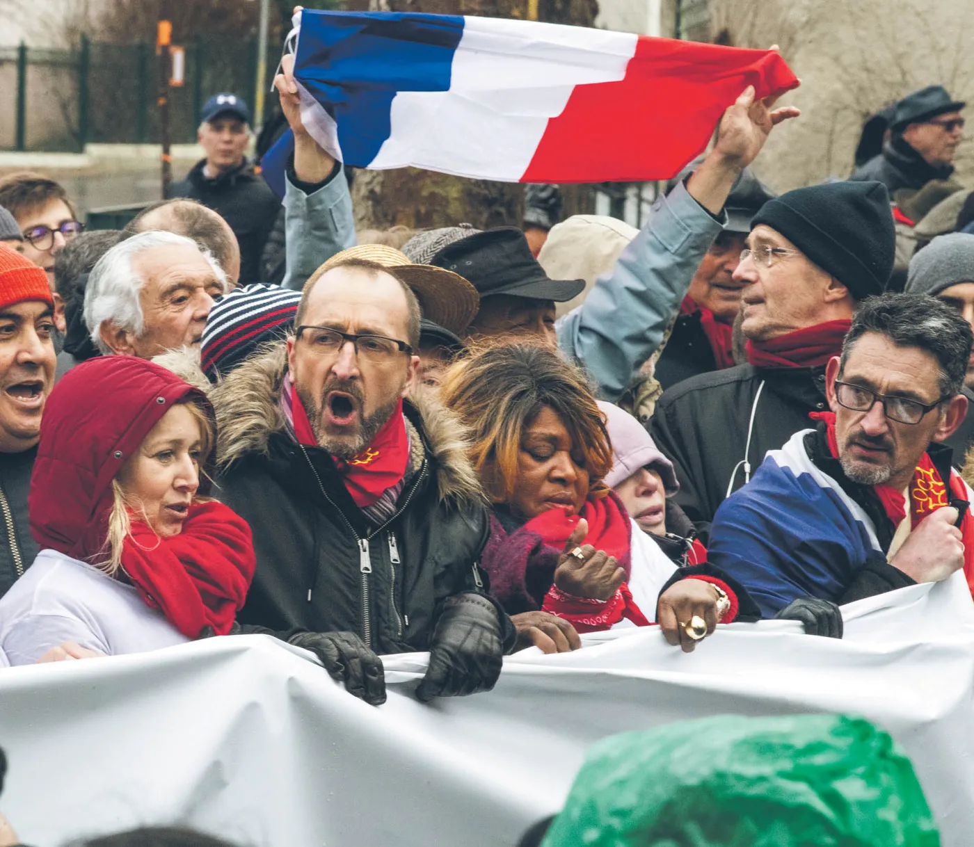 Po „żółtych kamizelkach” we Francji czas na „czerwone chusty”