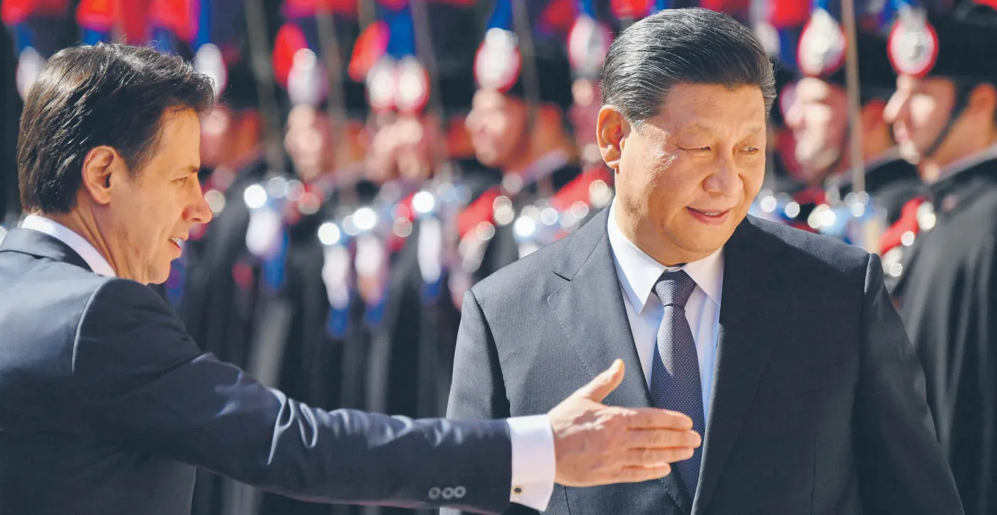 Premier Włoch Giuseppe Conte i przewodniczący Chińskiej Republiki Ludowej Xi Jinping