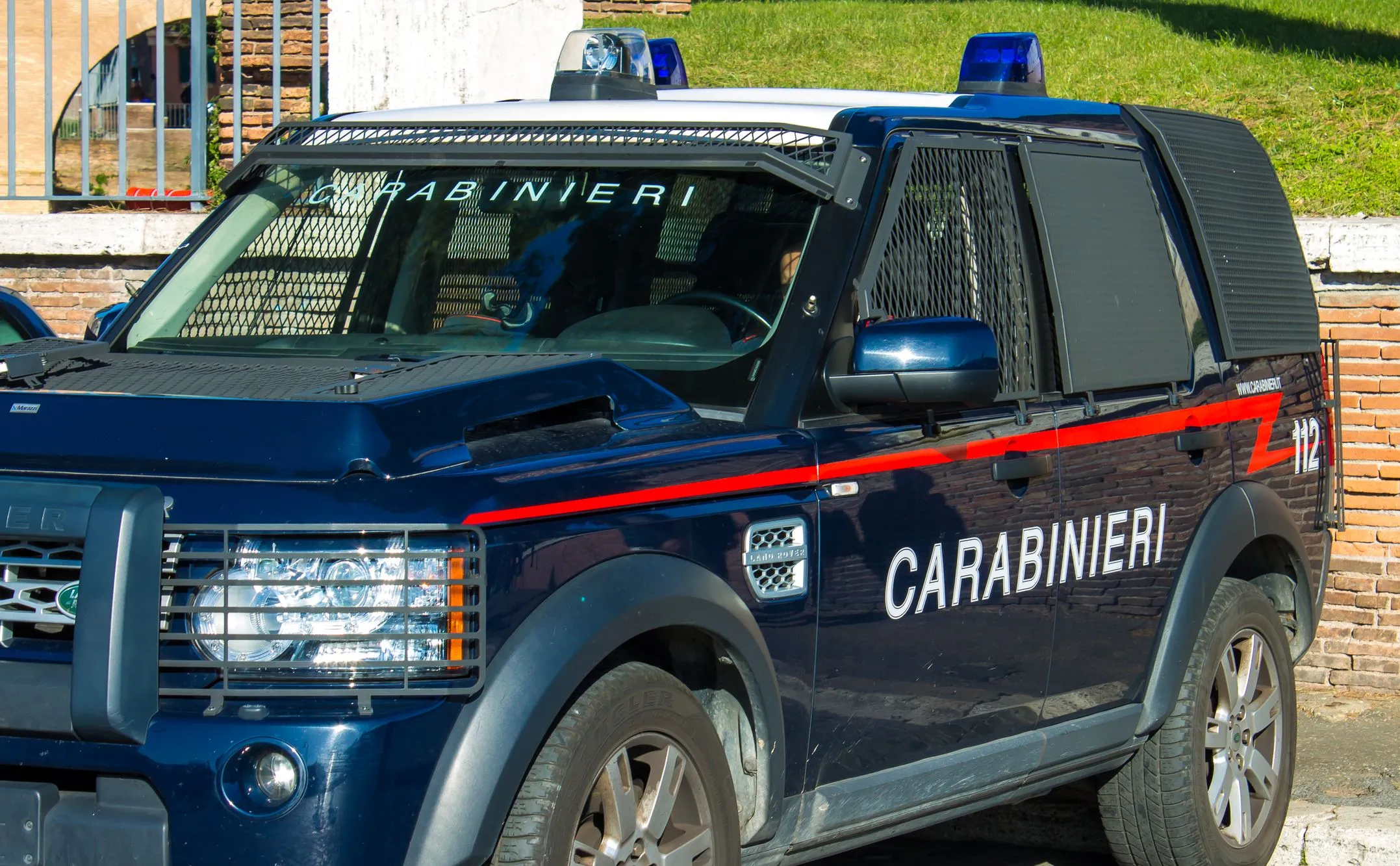 Złodzieje we Włoszech tak uciekali przed karabinierami, iż niechcący wbiegli na ich komisariat