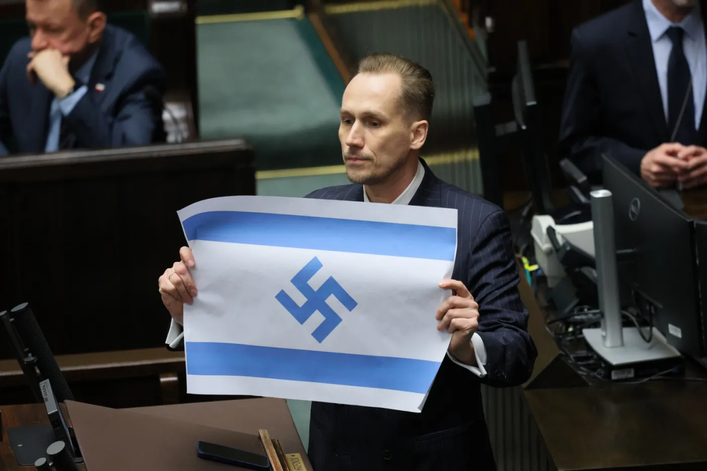 Berkowicz wywołuje międzynarodową reakcję. Spór o flagę Izraela