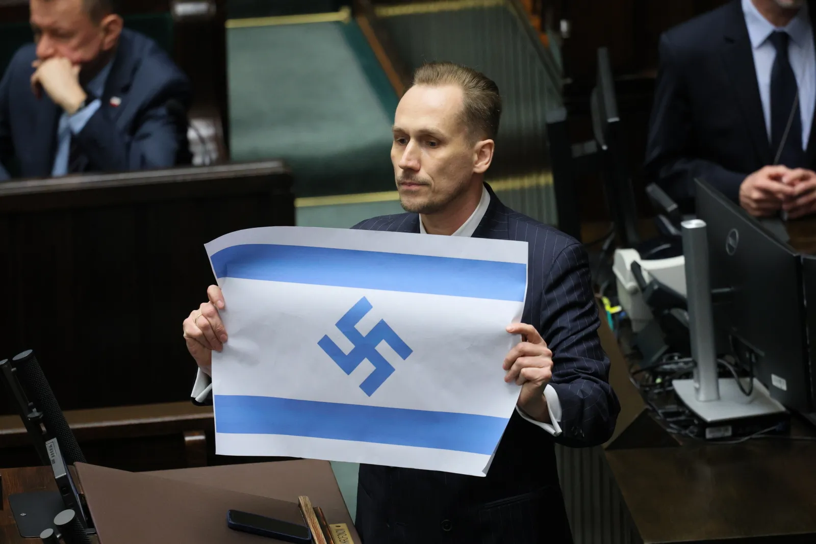 Berkowicz wywołuje międzynarodową reakcję. Spór o flagę Izraela