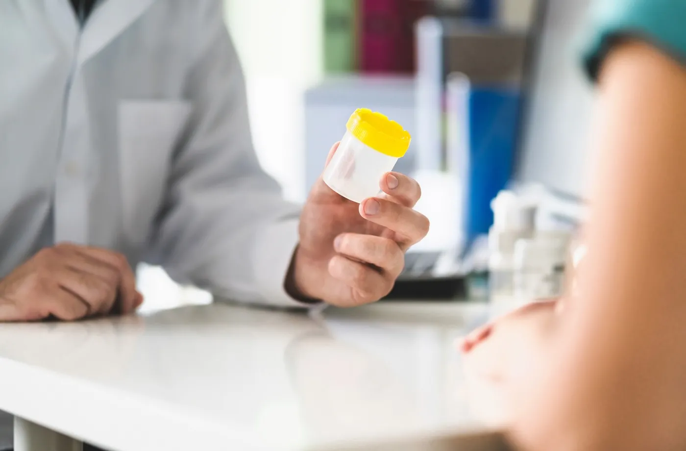 NFZ daje darmowy test jako alternatywę dla kolonoskopii. Wielu pacjentów wciąż o nim nie wie