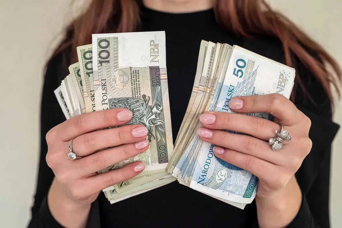 800 plus choćby dla 50-latków za każde wychowane, dorosłe już dziecko. Szykuje się rewolucyjna zmiana w przepisach. Kiedy nowe świadczenie wejdzie w życie?
