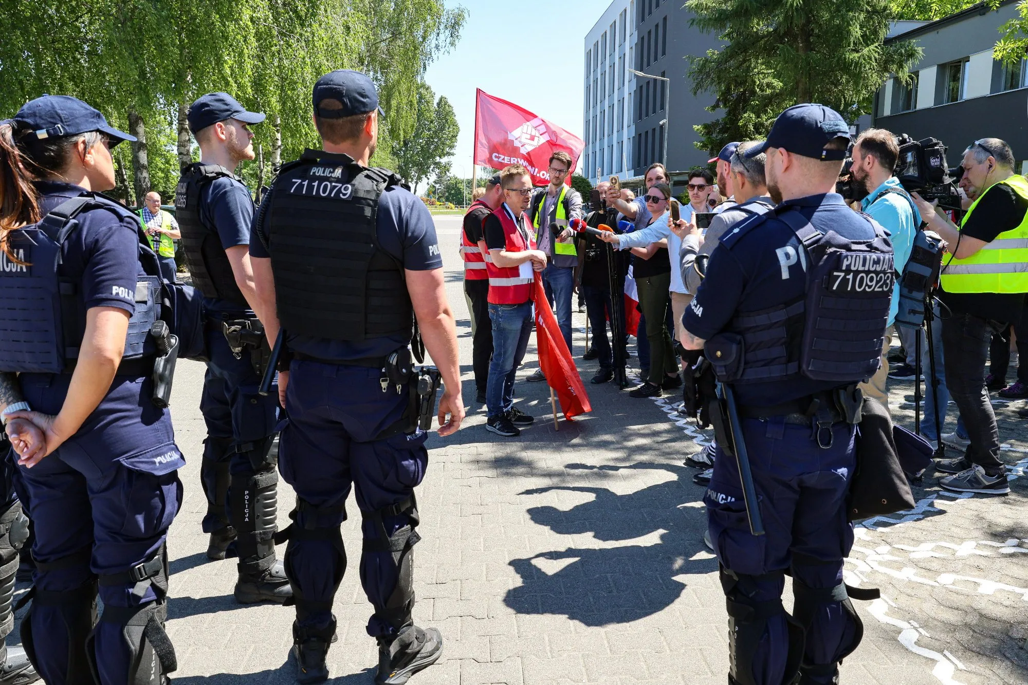 Trzydniowy protest pod centralą Dino. Pracownicy Dino mówią o dramatycznych warunkach