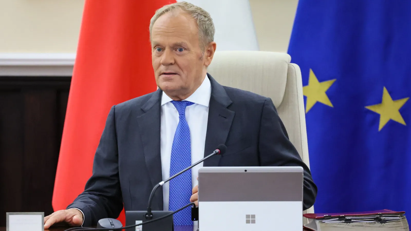 Policjantka trafiła do szpitala po ataku z nożem. Tusk mówi o politycznej odpowiedzialności
