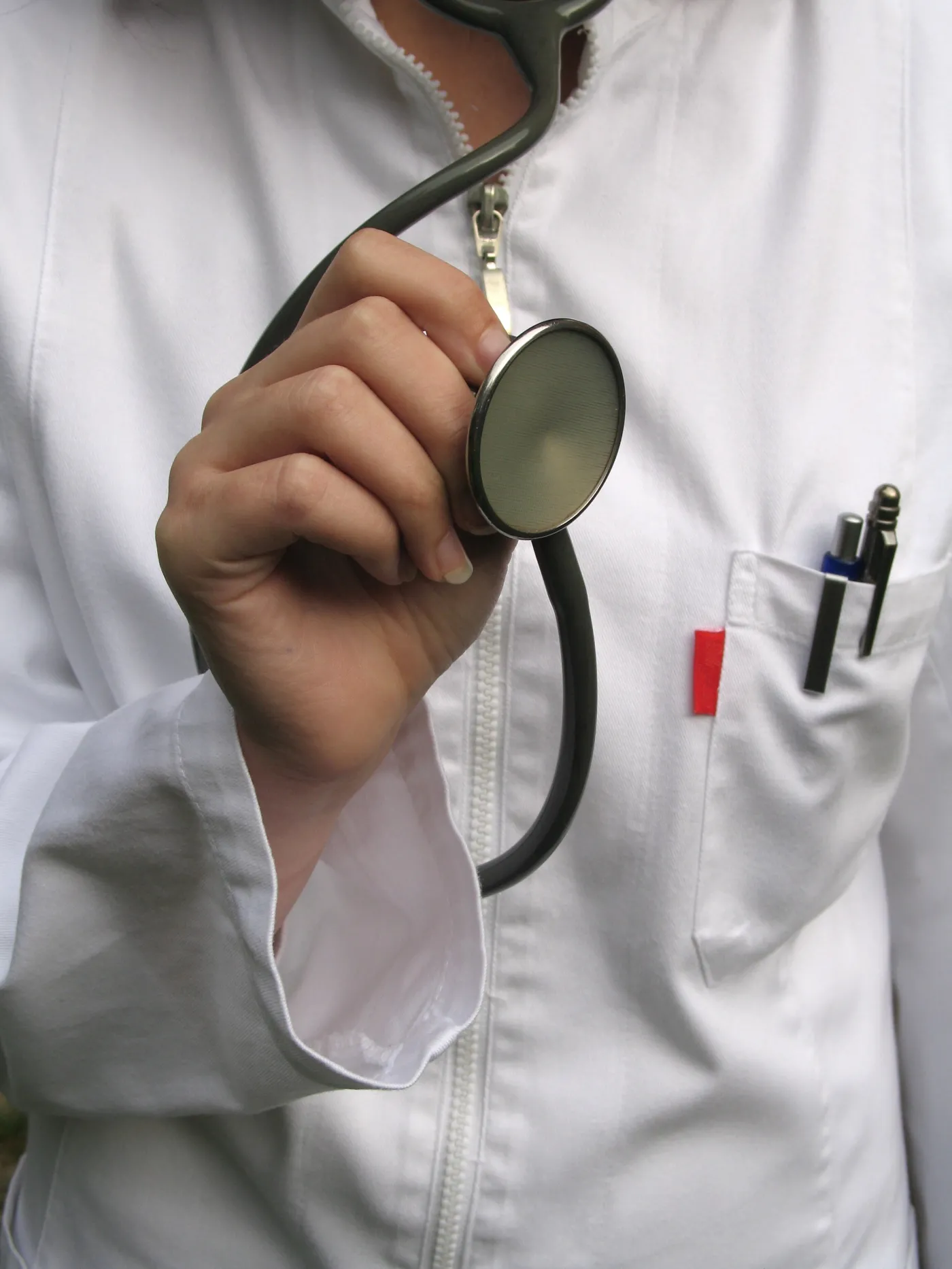 Większość stażystów i rezydentów zarabia poniżej 2 tys. zł miesięcznie