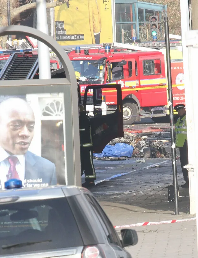 Katastrofa helikoptera w centrum Londynu. Dwie osoby zginęły (ZDJĘCIA)